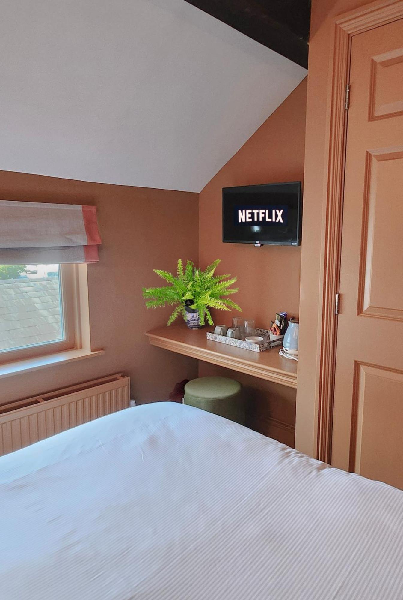 The Hare & Hounds Inn